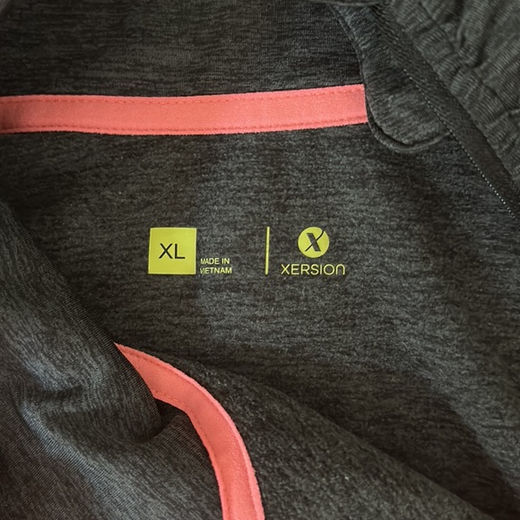 Women’s Xersion Running Pullover - Picture 2 of 4